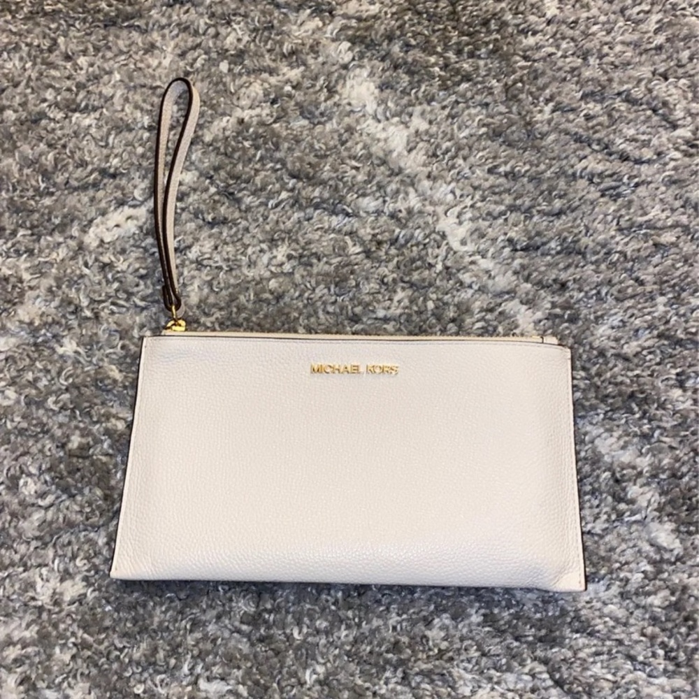 Michael kors wristlet- sold!!